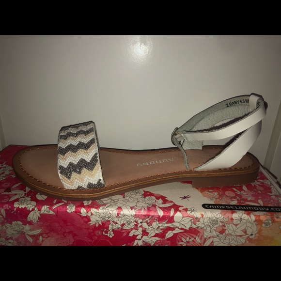 Chinese Laundry Sandals - Picture 3 of 4